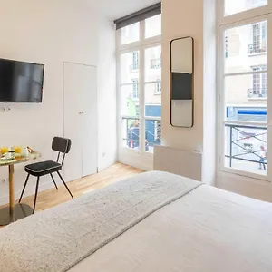 Charming Studio In The Heart Of Belleville Paris
