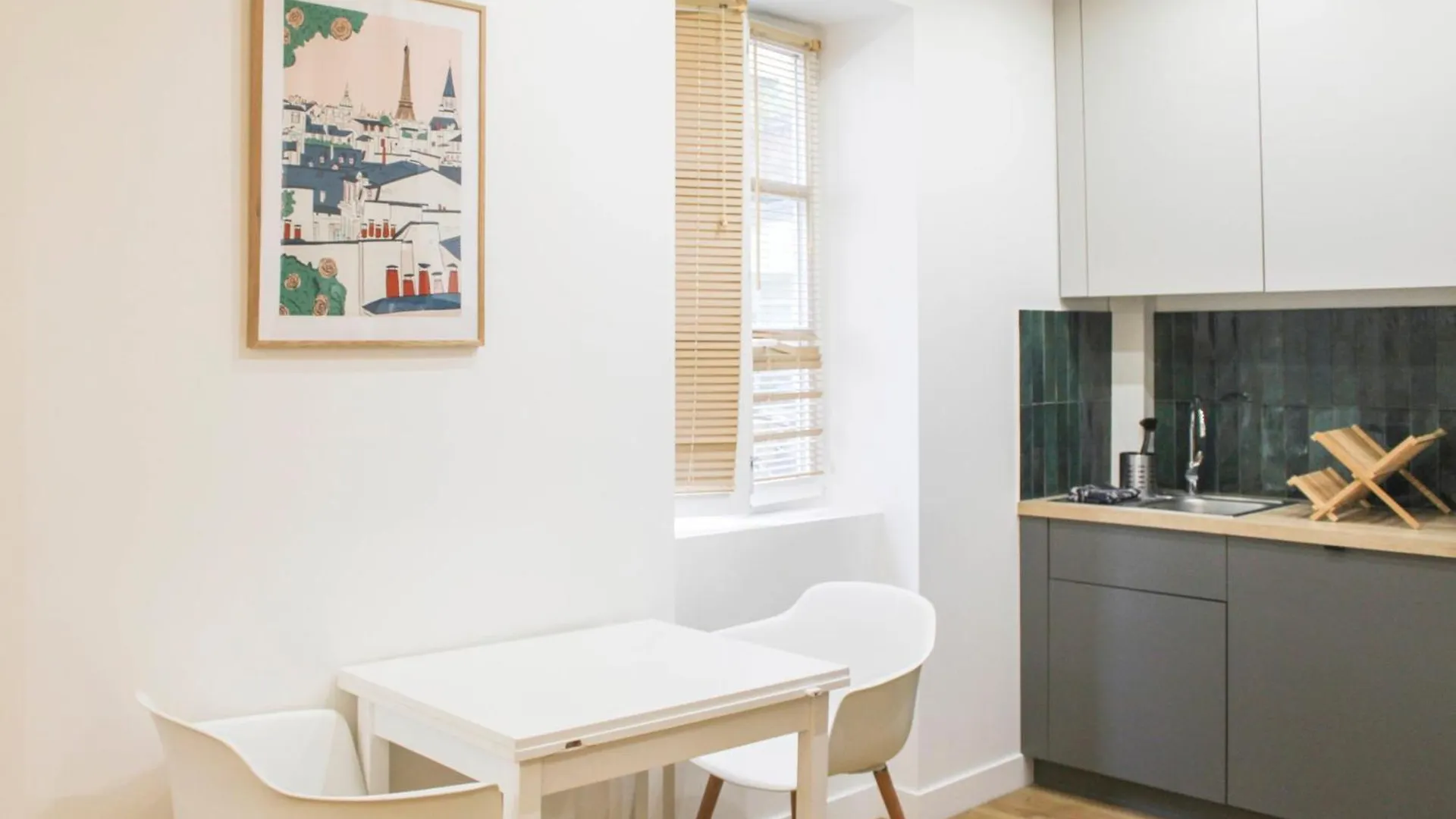 Comfortable Cocoon Close To Montmartre Paris