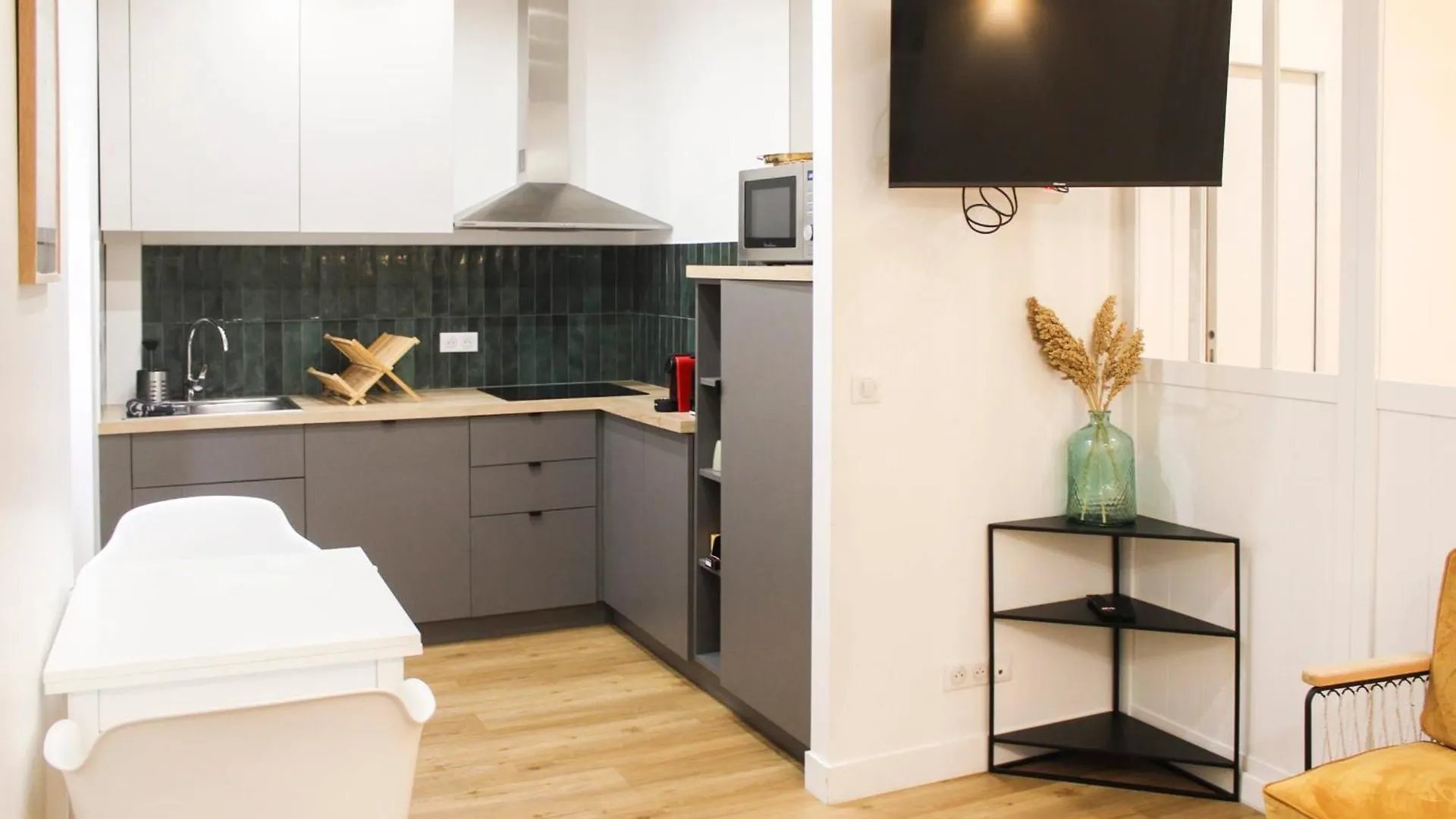 Apartment Comfortable Cocoon Close To Montmartre Paris France