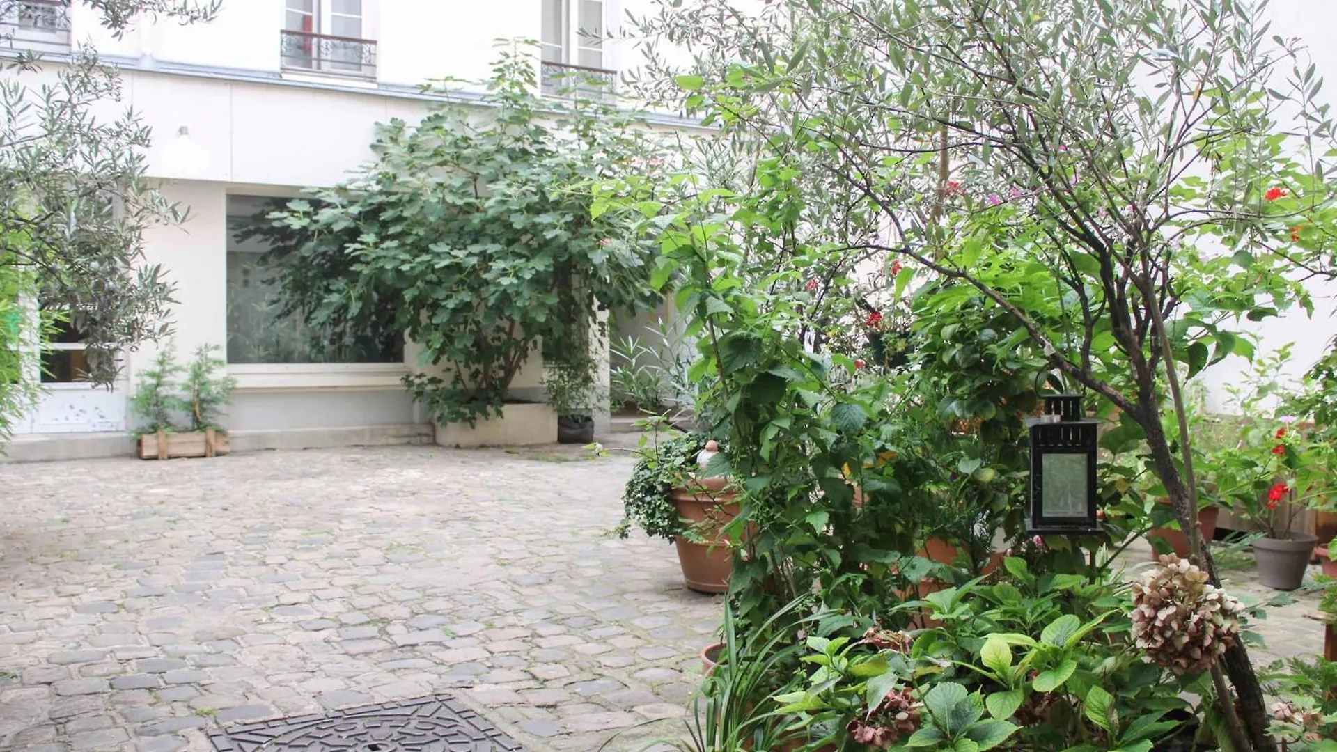 Comfortable Cocoon Close To Montmartre Paris France